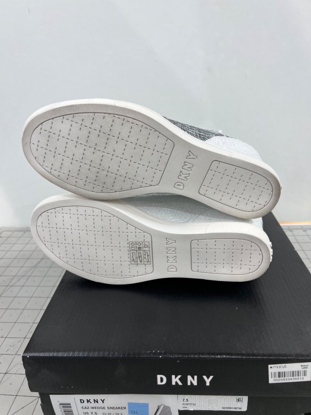 DKNY Caz-Wedge Sequin Silver Sneakers Zip Closure Women’s Sz.  7.5 new - Picture 7 of 8